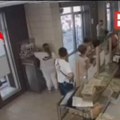 Žena ušla i ukrala novac namenjen deci sa Kim! Snimak sramne krađe u Bačkoj Palanci podeljen na mrežama: Evo kako je uhvaćena…