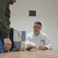 Skandal u Banjaluci: Direktor Kliničkog centra RS snimljen sa paketom droge, hitno razrešen (VIDEO)