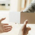 Kupci u nedoumici zbog pouzeća! Da li imate pravo da proverite sadržaj paketa pre plaćanja