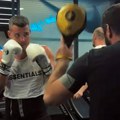 Devojke odlepile za sinom Lepe Brene: Viktor podelio snimak sa boks meča, svaki mišić mu se ocrtava (video)