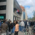 VIDEO: Novosađani podržali studente i profesore ispred Prekršajnog suda