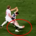 Zbog ovoga je najveći! Mesi je izvrteo četvoricu Engleza, trpeo udarce, pa izveo dribling koji je zaludeo svet