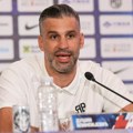 Alimpijević dobio pitanje o Vlahoviću, pa odgovorom nasmejao sve novinare: „Dobro sam razradio skandiranje!“