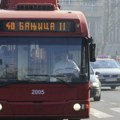 Incident u Beogradu: Zakasnio da uđe u trolejbus, pa iz revolta polupao vrata (foto)