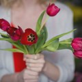 Pomoću ovog trika produžite život cveća u vazi