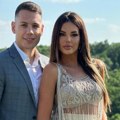 Jovana Ljubisavljević izlazi iz porodilišta Bogdan došao po sina i nju, jedan detalj je svima zapao za oko!