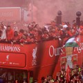 Liverpul je crven, a u Londonu – dve parade