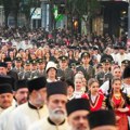 Krenula Spasovdanska litija, na čelu patrijarh Porfirije i ruka Svetog Save