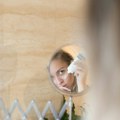 Rutina nege kakva se promoviše na društvenim mrežama, nije samo skupa, nego i opasna za kožu mladih devojaka