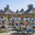 Dijana pitala koliko para da ponese u Albaniju za iznajmljivanje ležaljki, evo šta su joj odgovorili Srbiji koji tamo letuju