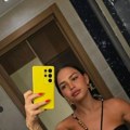 Tračica jedva pokrila deo ispod struka! Kakav bezobrazluk zvezde Granda - ima 160cm, a ubija u kupaćem