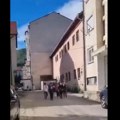 (Video): Dečak u Hrvatskoj postrojio drugu decu: Nose drveno "oružje" i viču "Za dom spremni"