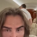 (Video) Željko Mitrović kupio avion: Cela porodica ga isprobala, objavio snimak: "Evo je Milica, evo je Lusi, kaži ćao"
