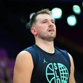 Atraktivna vlasnica Lejkersa doletela iz SAD zbog Luke Dončića, nije mogla da krije oduševljenje