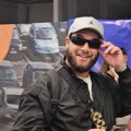 (Paparaco) nakon što se otrovao i otkazao nastup Uhvatili smo repera na aerodormu: Zabundan u jakni, a na glavi naočare i…