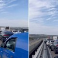 Saobraćaj u smeru ka Beogradu potpuno obustavljen: Ogromna kolona zbog nezgode kod Pločnika