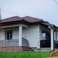 Ovu kuću je izgradio poznati par, a nakon sramne prevare ostala je napuštena: Uložili brdo novca, sad niko ne živi tu
