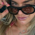 Neće vam biti dobro kada vidite ove fotke: Sabalenka "gori" u kupaćem, a tek da vidite ko je s njom