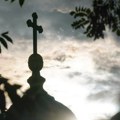 Pucano na pravoslavni krst i groblje u Travniku. Oglasio se Odbor za zaštitu prava Srba