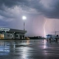 Zbog snažnog nevremena avion iz Soluna nije mogao da sleti u Lađevce