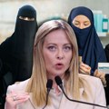 Italija zabranjuje burke i nikabe u školama! Meloni: "Tamo morate otkrivenog lica", uvedena još neka pravila za strane učenike…