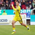 Lazoviću poništen gol - Mitrović od starta na terenu u remiju Kaljarija i Verone (video)