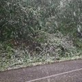 Sneg na Vencu, kolovozi vlažni, stradao pešak u Noćaju: Oprezno u saobraćaju!