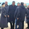 Milo Đukanović sa porodicom na sahrani Brana Mićunovića: Ovim rečima se bivši predsednik Crne Gore oprostio od prijatelja…