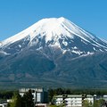 Bahati turisti razbesneli japance: Zbog lošeg ponašanja posetilaca blokiraju pogled na planinu Fudži