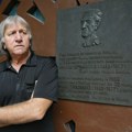 (Foto): Legendarni reditelj Božidar Bota Nikolić dobio svoj mural u Nikšiću: Rodni grad čuva sećanje na istaknutog…