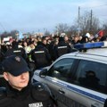 Policija zaustavila traktore u Rumenci, studenti i građani došli da ih podrže