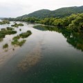 Novinarska ekipa fizički napadnuta u Hrvatskoj tokom snimanja priloga o devastaciji prostora uz Unu