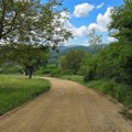 Završeno nasipanje lokalnih puteva u Masloševu, evo gde još radi mehanizacija JKP Šumadija
