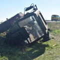Užas u kragujevačkoj rači! Muškarac (48) traktorom sleteo sa zemljanog puta, prevrnuo se i na mestu poginuo!
