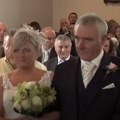 Da li je ovo najgori mladoženja na svetu? Hteo da iznenadi mladu, zapanjeni gosti nisu znali šta ih je snašlo, a evo kako je…