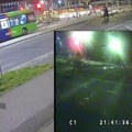 Muškarac pokušao da otme devojku nasred ulice: Iskočili putnici iz autobusa, nastao potpuni haos! (foto)