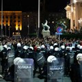 AP: Policija razdvaja protivnike i pristalice predsednika Srbije dok tenzije rastu usred protesta