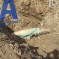 Uništavaju se dimna kutija i artiljerijski projektil pronađeni u Kragujevcu: Akcija se sprovodi u kamenolomu kod Batočine