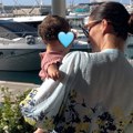 Marija Kilibarda u šetnji sa ćerkom: Njih dve pozirale u Beogradu, voditeljka oduševljena gestom naslednice: "Jasno izražava…