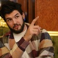"Da se nisam oženio, ko zna šta bi sa mnom bilo" Naš glumac čeka treću ćerku sa prelepom suprugom: Progovorio o prinovi
