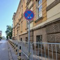 Umesto rekonstrukcije prokupačka vlast ogradila Gradsku kuću i “rešila problem” urušavanja fasade