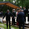 Mreže eksplodirale! Tramp okrenuo leđa Zelenskom, a susret sa Melonijevom zapalio internet /video/