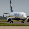 Pijana Britanka napravila haos u avionu iz Zadra! Divljala i opirala se hapšenju, pa povredila policajku