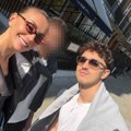 Kao da im je sestra! Emina prošetala gradom sa naslednicima: Oni izrasli u prave momke, pevačica puca od sreće