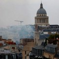 Eksplozija gasa u Parizu: Požar u nekoliko zgrada, sve više povređenih (VIDEO)