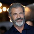 Mel Gibson priredio iznenađenje na crvenom tepihu i svetu konačno predstavio najmlađu decu (foto)