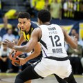 Crno-beli psihčki i energetski neprisutni u Istanbulu: Fener trojkama razbio bledi Partizan! (video)