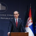 Premijer Macut osudio vandalski čin u Novom Sadu