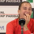 "Sabalenka, da li znaš da si lepa kao Janik Siner?" Arina dobila čudno pitanje od novinara, pa prasnula u smeh