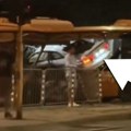 Stravična saobraćajka: Automobil bukvalno uleteo u prepun gradski autobus, ima mrtvih